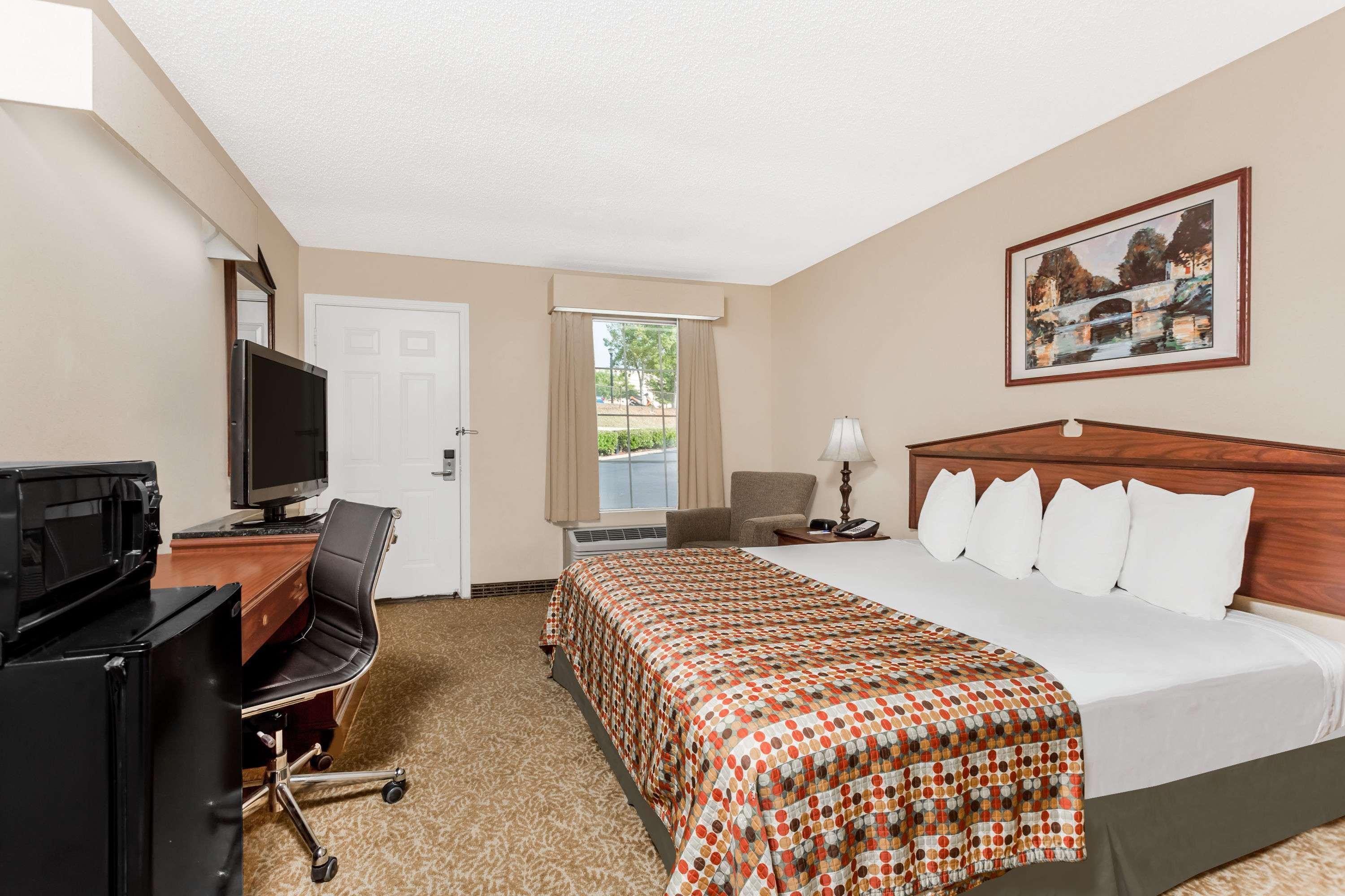 Baymont By Wyndham Anderson Clemson Hotel Buitenkant foto