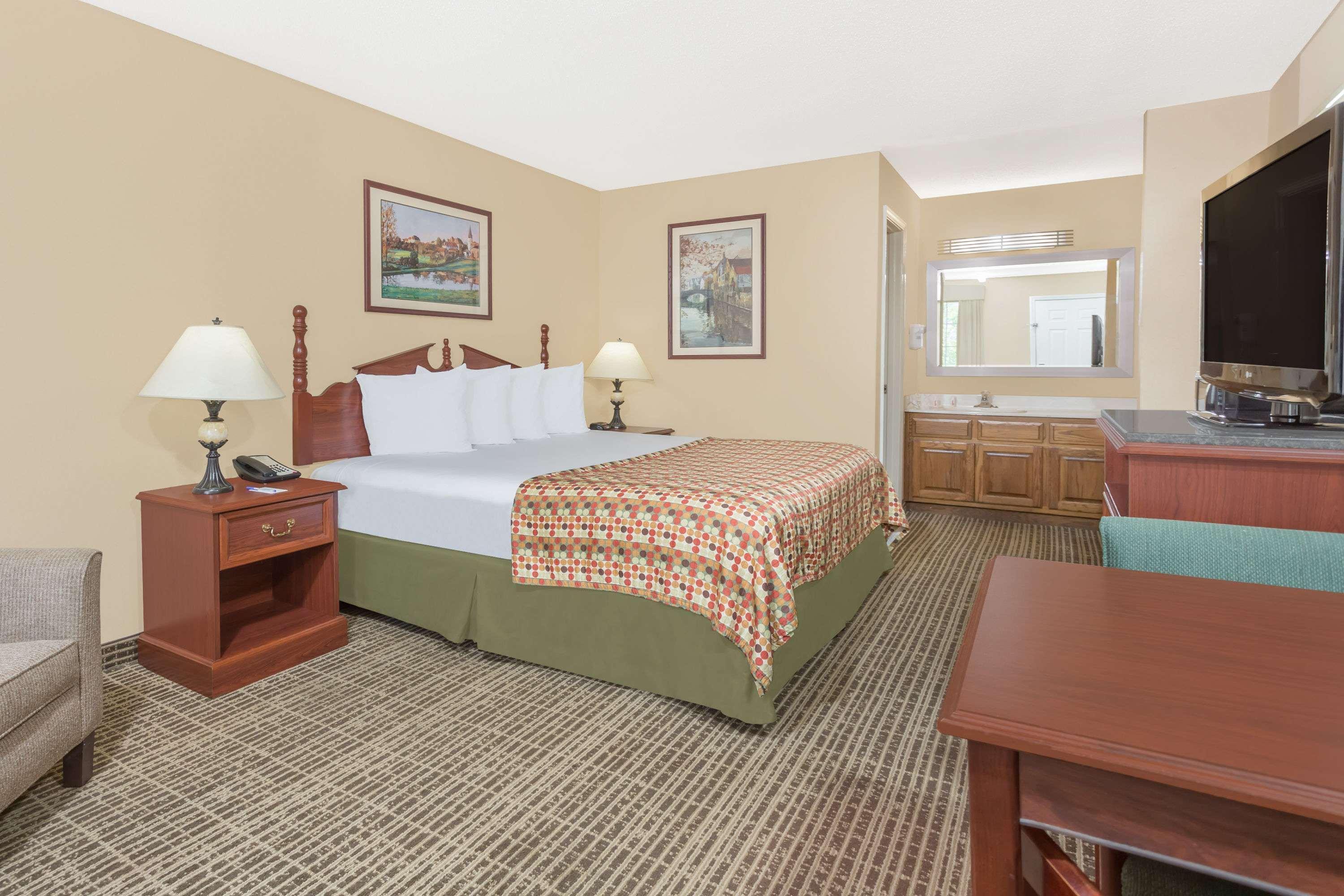Baymont By Wyndham Anderson Clemson Hotel Buitenkant foto
