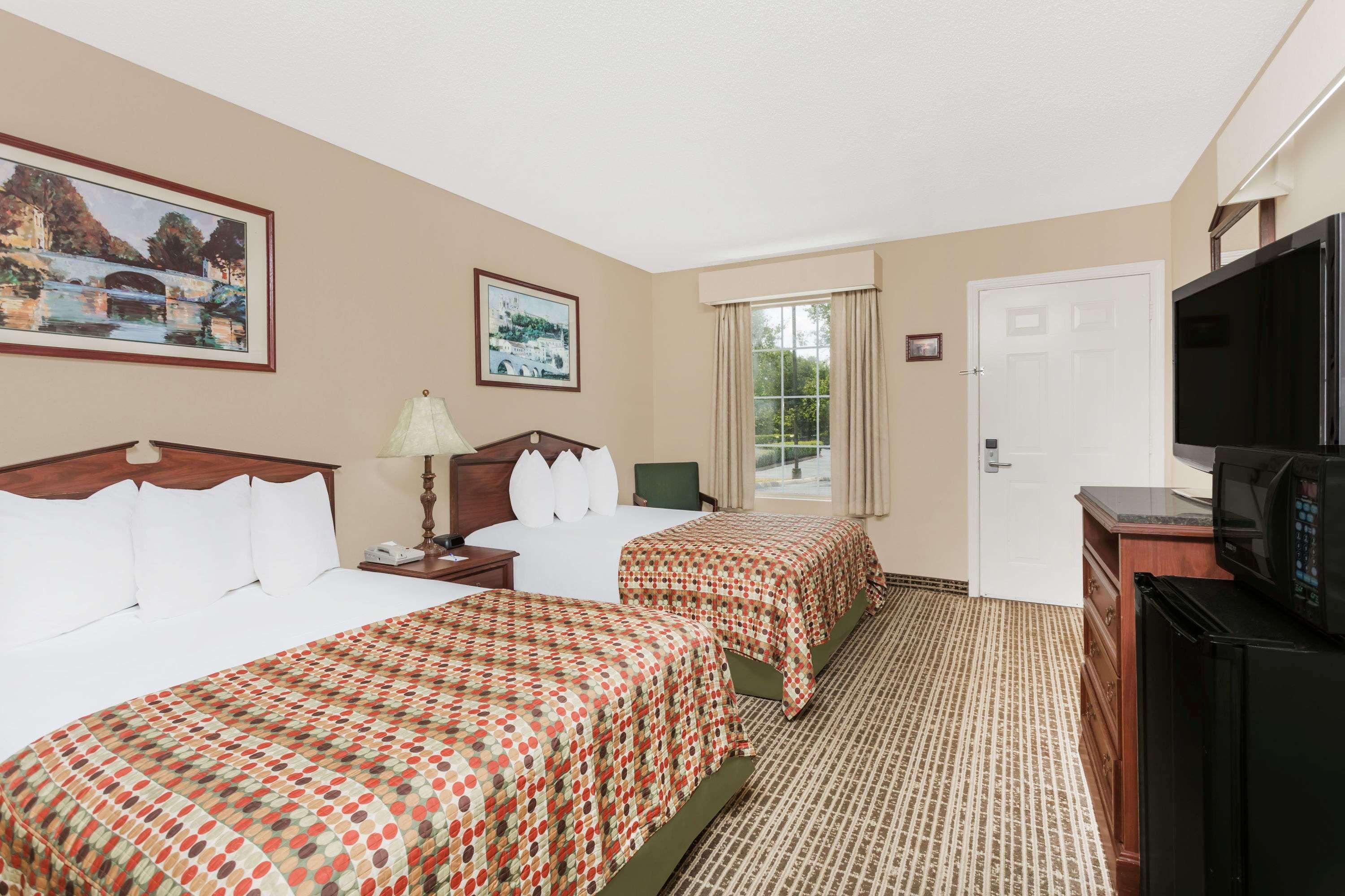 Baymont By Wyndham Anderson Clemson Hotel Buitenkant foto