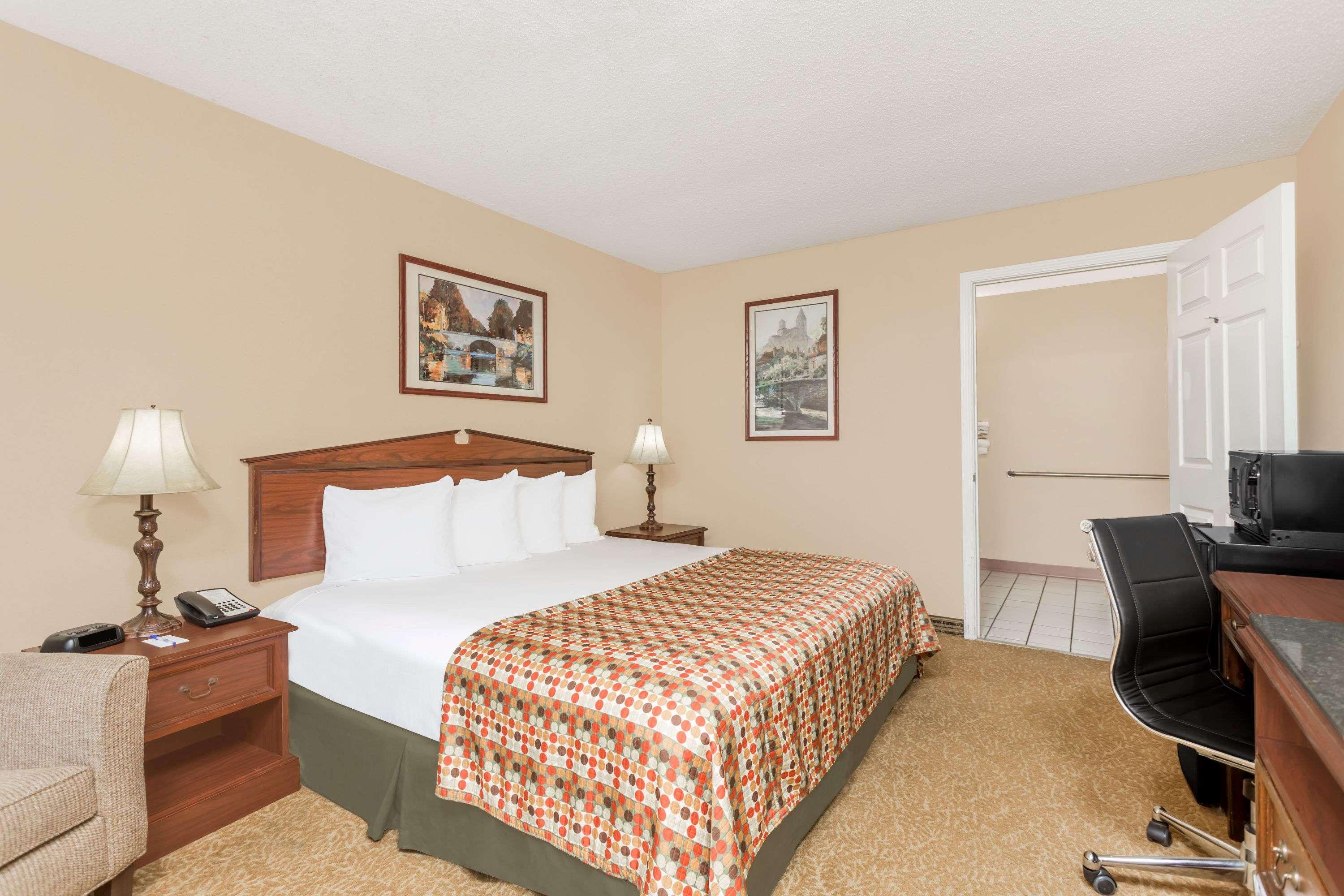 Baymont By Wyndham Anderson Clemson Hotel Buitenkant foto