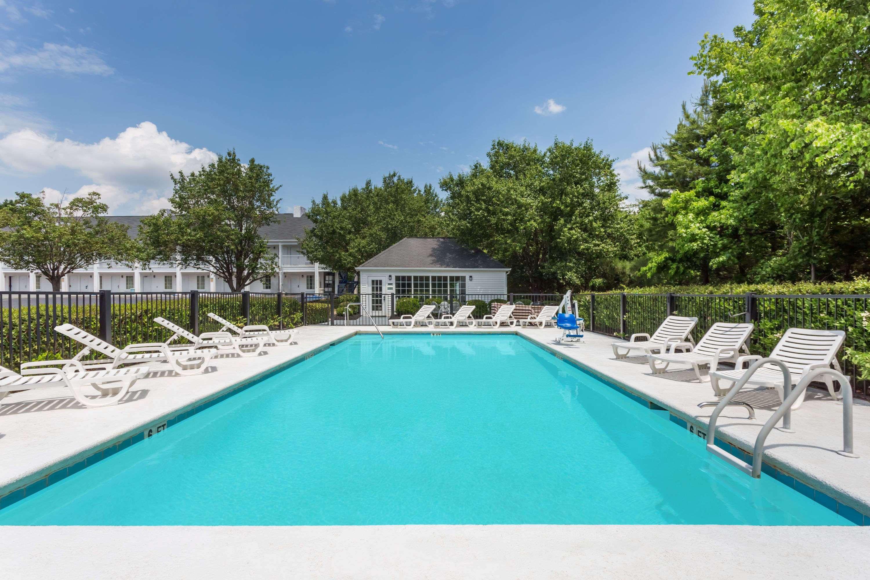 Baymont By Wyndham Anderson Clemson Hotel Buitenkant foto