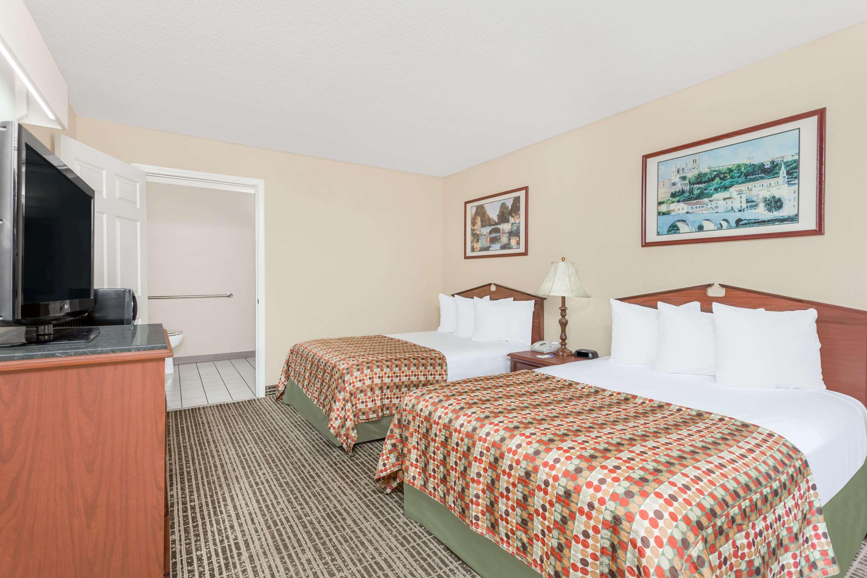 Baymont By Wyndham Anderson Clemson Hotel Buitenkant foto