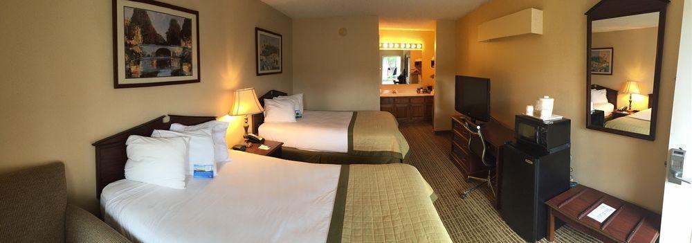 Baymont By Wyndham Anderson Clemson Hotel Buitenkant foto